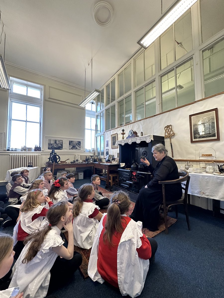 MrsMerritt_HPS's tweet photo. We also visited the museum to learn more about the daily lives of Victorians. We learned how they cooked, washed and repaired their clothes and keep themselves clean. Although we had fun we were glad to be returning to 2023 at the end of the experience! 😂 https://t.co/7KAke63XWp