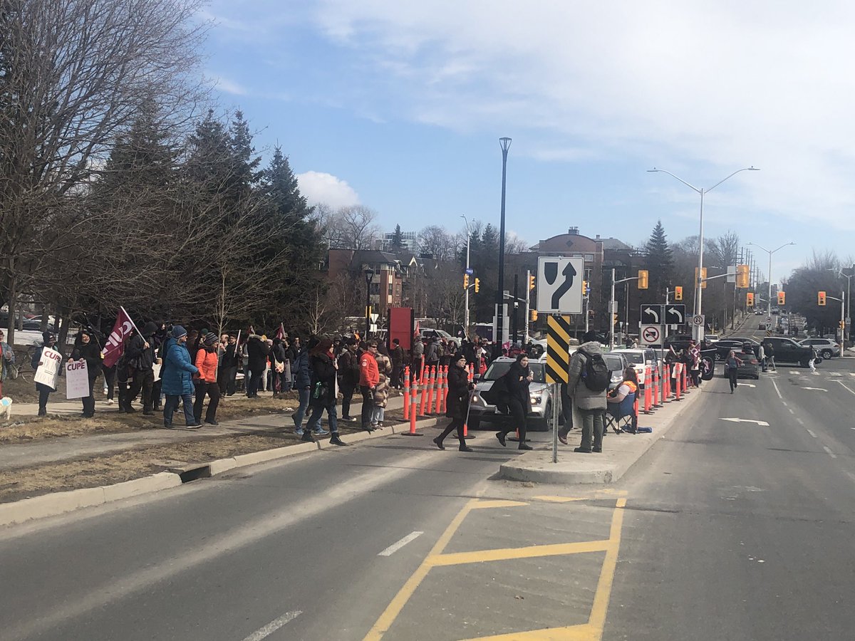 adamo_marinelli's tweet photo. Day 1 of CUPE 4600’s strike at Carleton University. 

CUPE 4600, who represents teaching assistants and contact instructors, is still fighting for higher pay for both parties. https://t.co/kA0rIADuxw