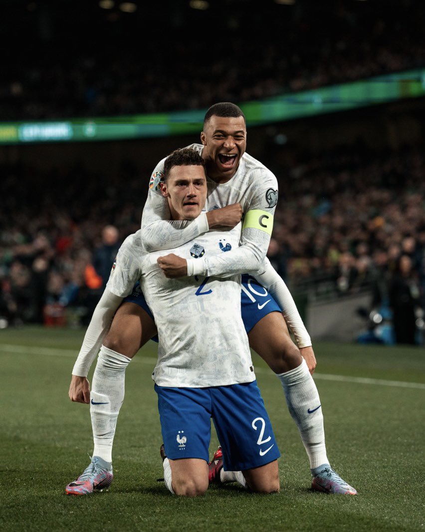 Il ne sait pas marquer autre chose que des beaux buts ! 🔥☄️😅