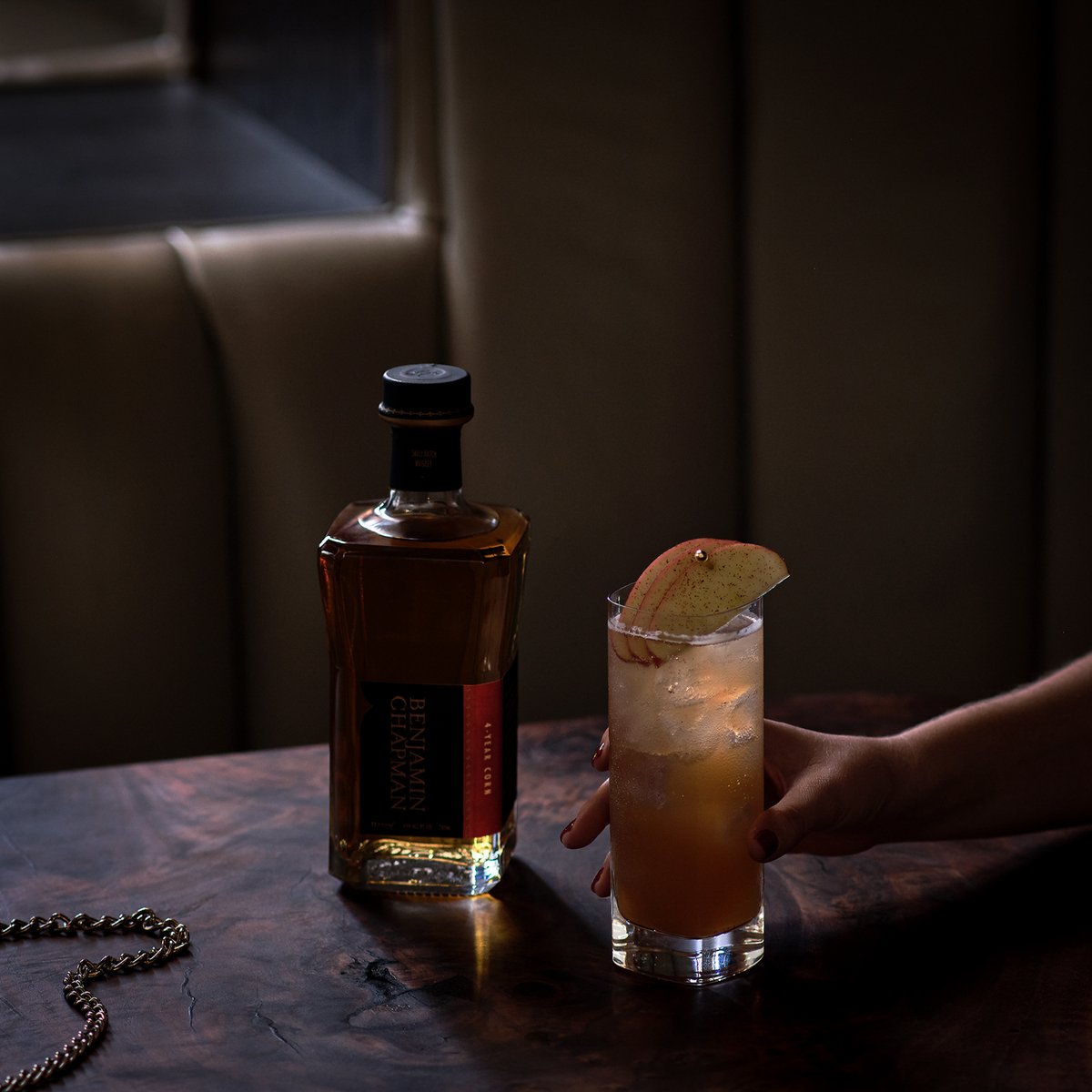 3badgecorp's tweet image. Wishing you an International Whiskey Day with Benjamin Chapman that is Smooth in Every Sense. 

#3badgebeverage #benjaminchapman #whiskey