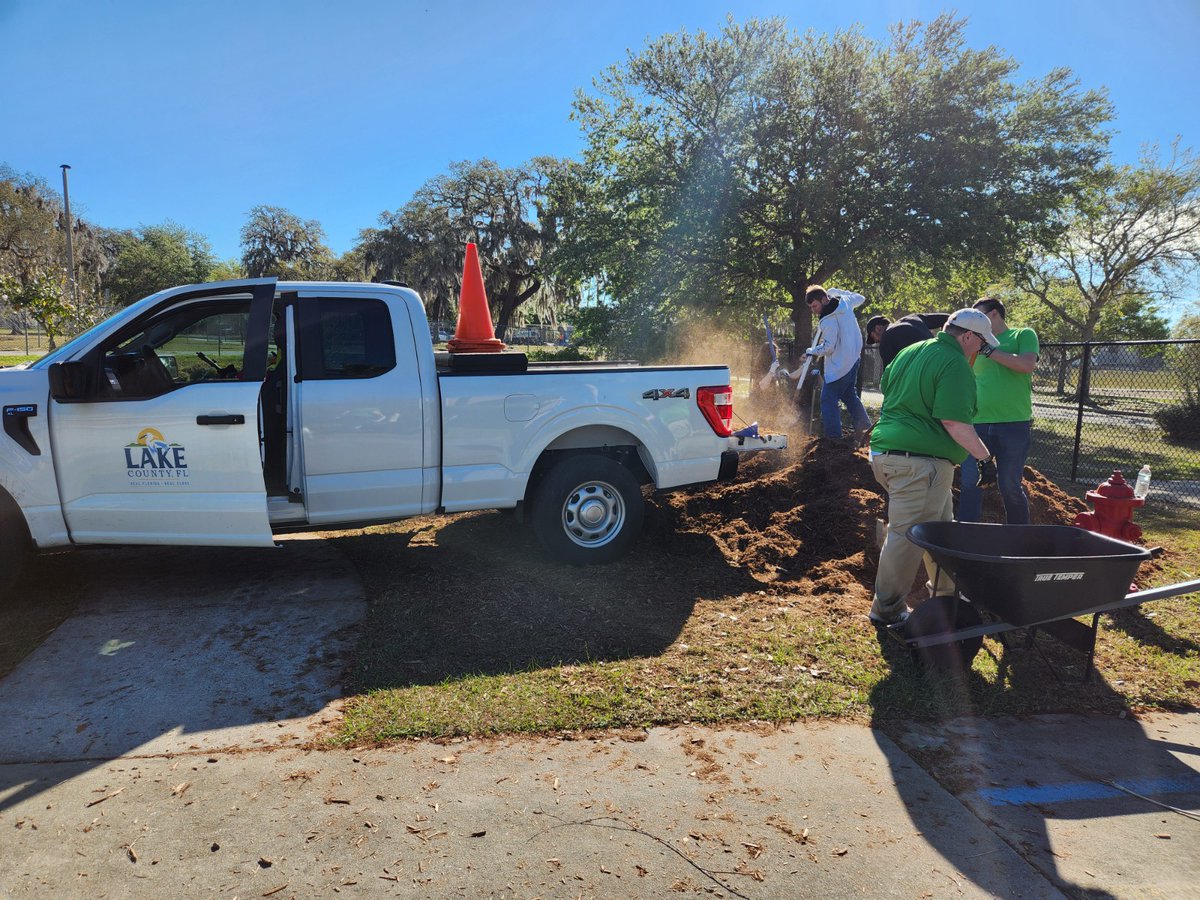 A HUGE thanks to Ms. Veronica Dau, Mr. Joshua Bonner, “Keep Lake Beautiful”, Lake Co. Board of Commisioners, and the Associates of Publix District 34 for beautifying our campus &amp; OPMS over Spring Break!  We love our native pollinator plants, mulch, and freshly painted doors!