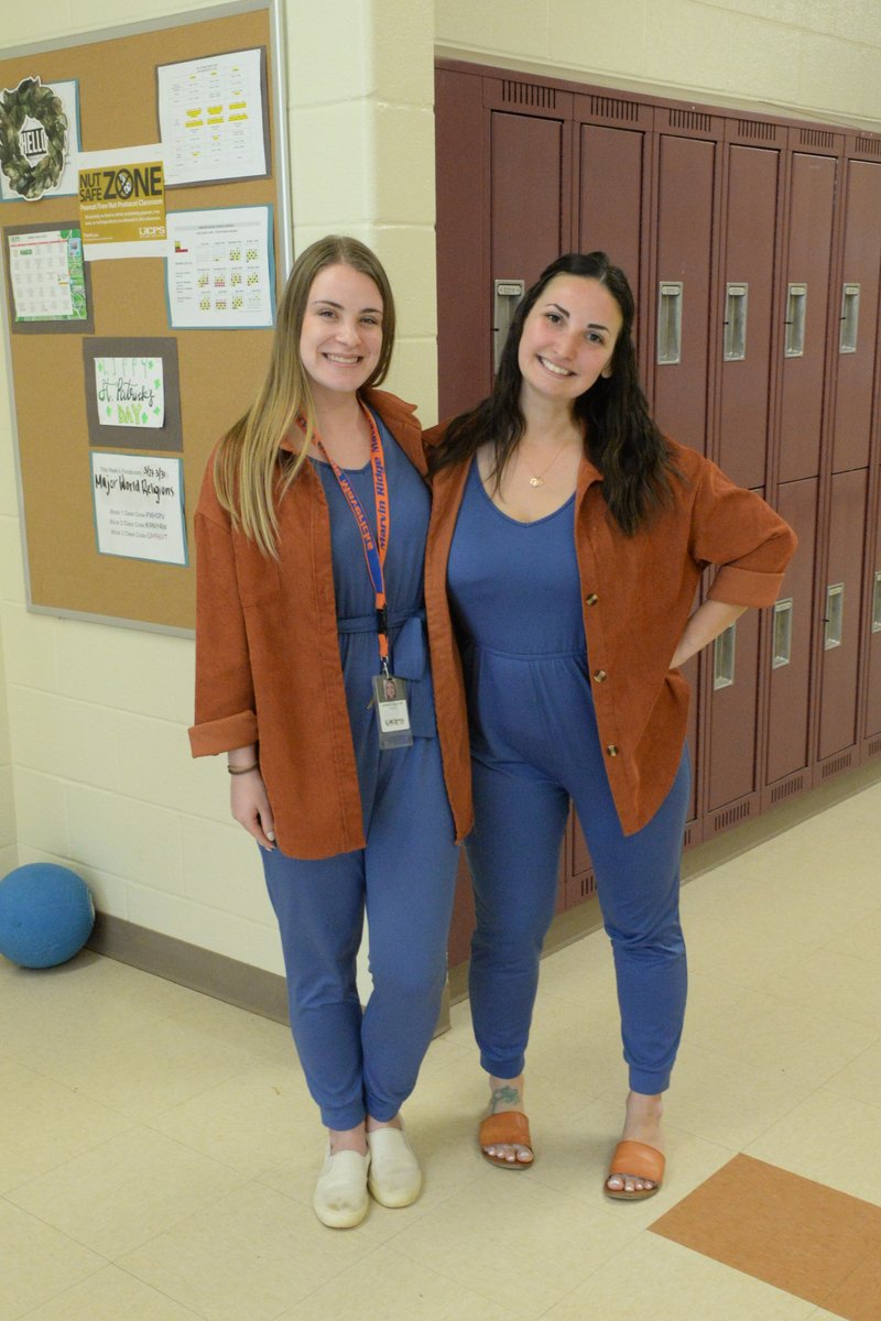 MarvinRidgeMSNC's tweet photo. It's been a great Monday at the Ridge.  We hope your day has been better than good!  #AroundMRMS #MavsMondays #SpringBreakCountdown
 
@aghoulihan @ucpsnc https://t.co/5EoLOVMB7a