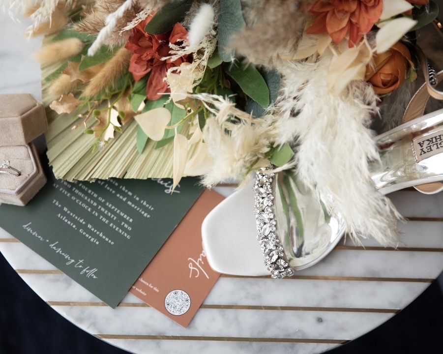 Pro Tip: Make sure your florist or designer delivers your flower bouquet early to your getting ready location so you can include them in stunning detail shots and getting ready shots.

Let’s chat about transforming your dream day into a reality! Give us a call 470-222-JADE

#