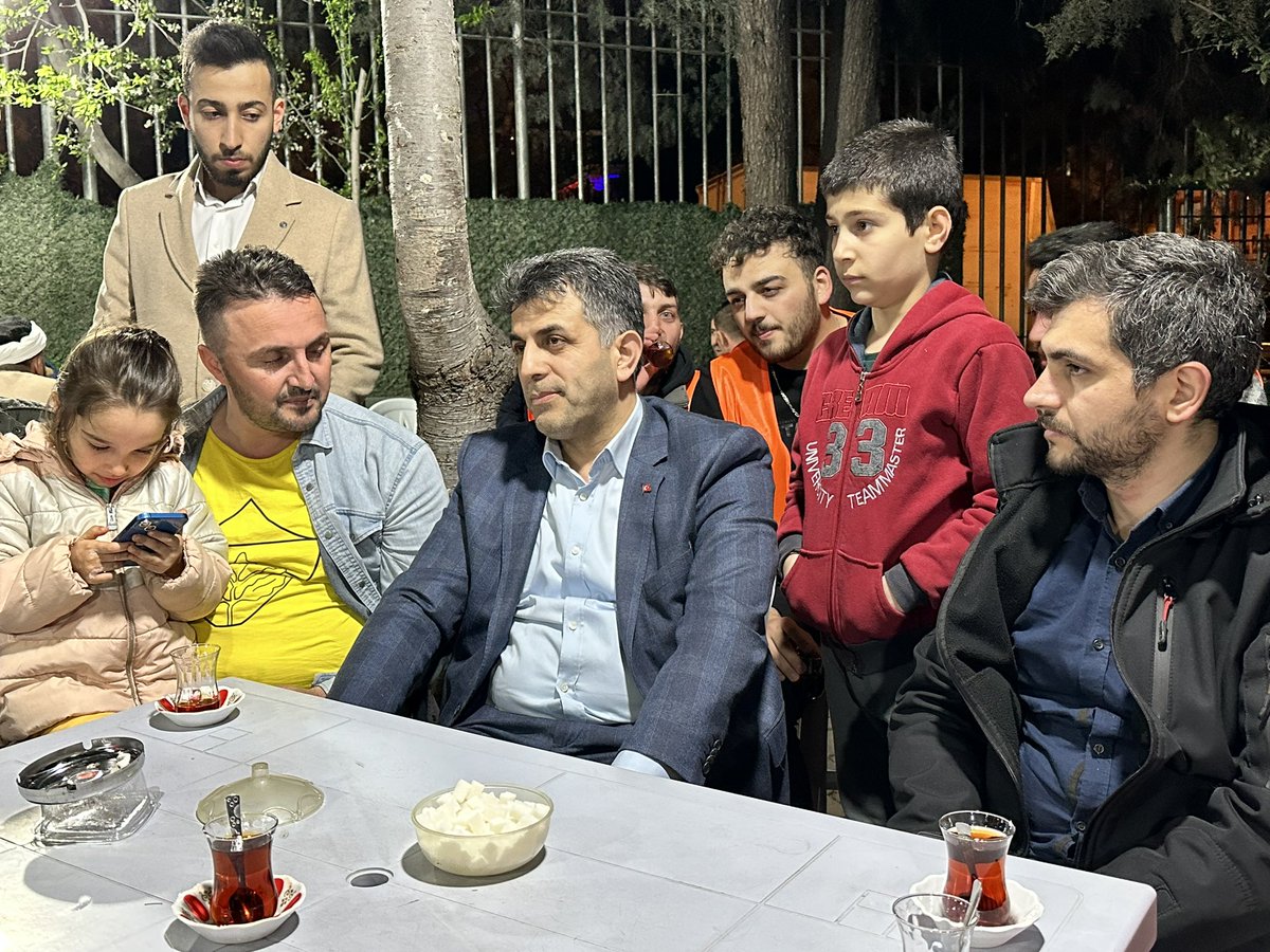 rustemtuysuz's tweet photo. Camii çay bahçemizde gençlerle çay sohbeti gerçekleştirdik.

📍Yaşar Acar Camii 

@erkankandemir 
@halisdalkilic 
@osmannnurika https://t.co/j3piH3I47j