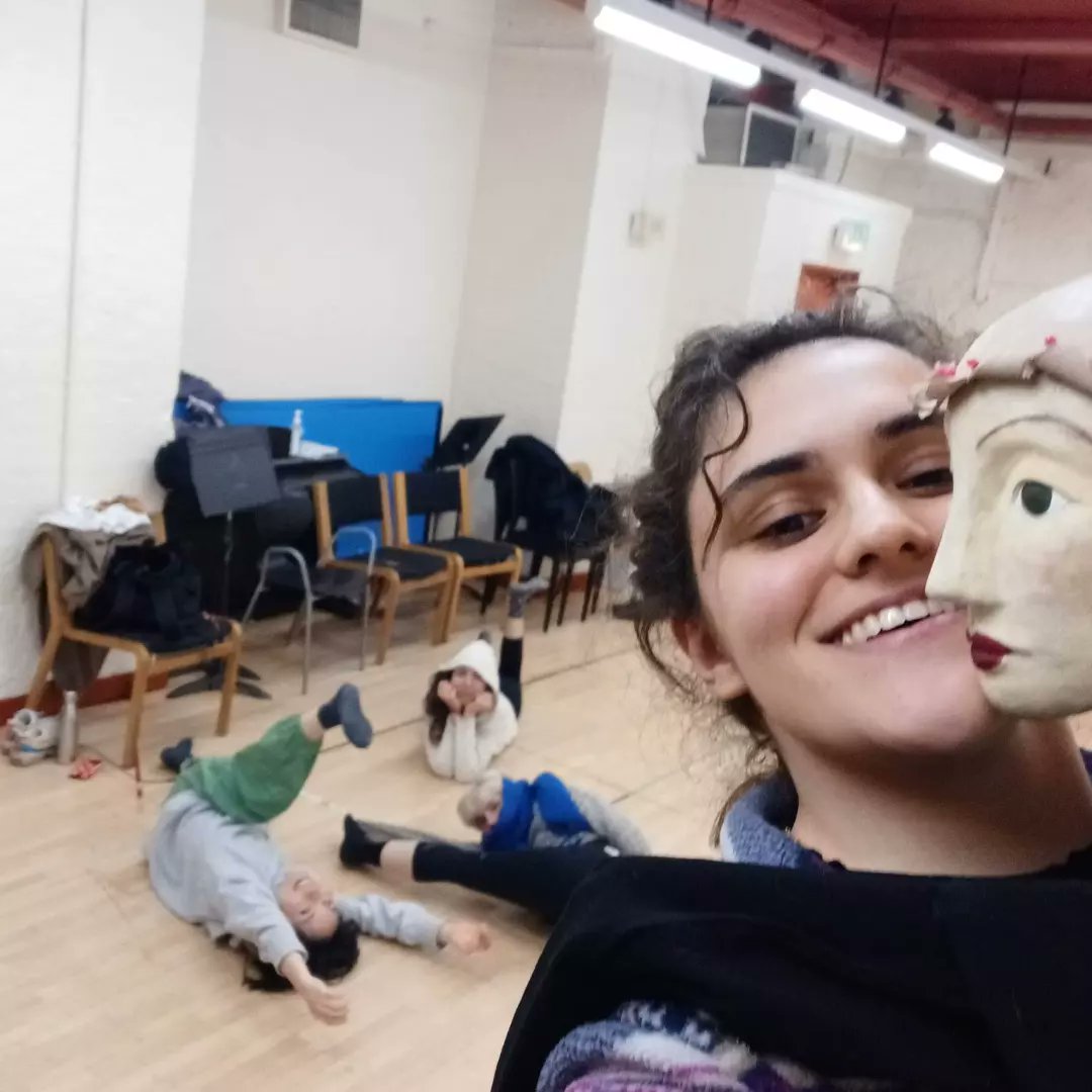 VertebraTheatre's tweet image. Happy #worldtheatreday2023 from our team @VertebraTheatre! Looking forward to seeing you to our show Electra Untitled 4 - 6 April @cockpittheatre 

thecockpit.org.uk/show/electra_u…

#devised #physicaltheatre #Dance #performance #feminist #femalegaze #londontheatre #whatsontheatre