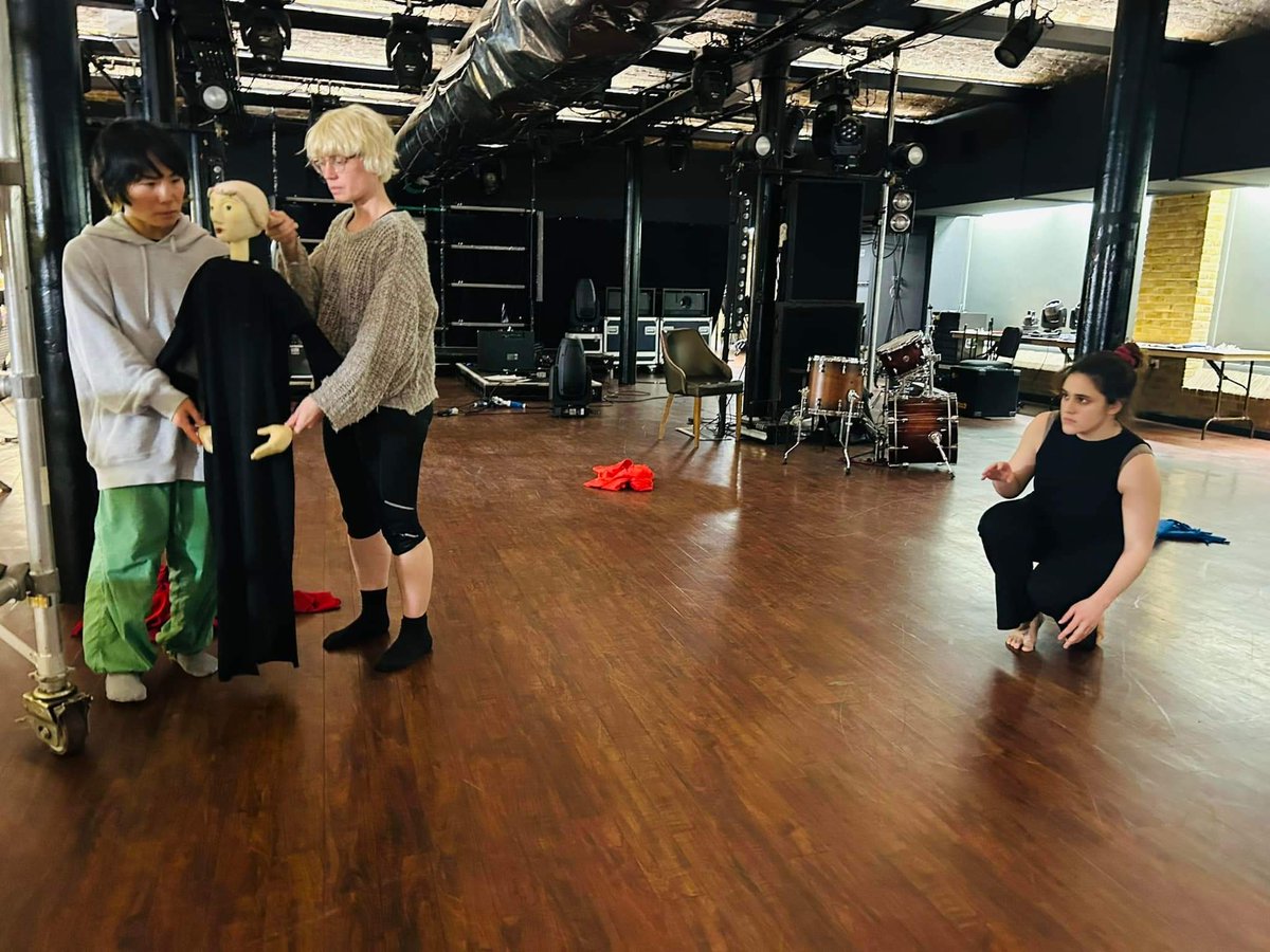 VertebraTheatre's tweet image. Happy #worldtheatreday2023 from our team @VertebraTheatre! Looking forward to seeing you to our show Electra Untitled 4 - 6 April @cockpittheatre 

thecockpit.org.uk/show/electra_u…

#devised #physicaltheatre #Dance #performance #feminist #femalegaze #londontheatre #whatsontheatre