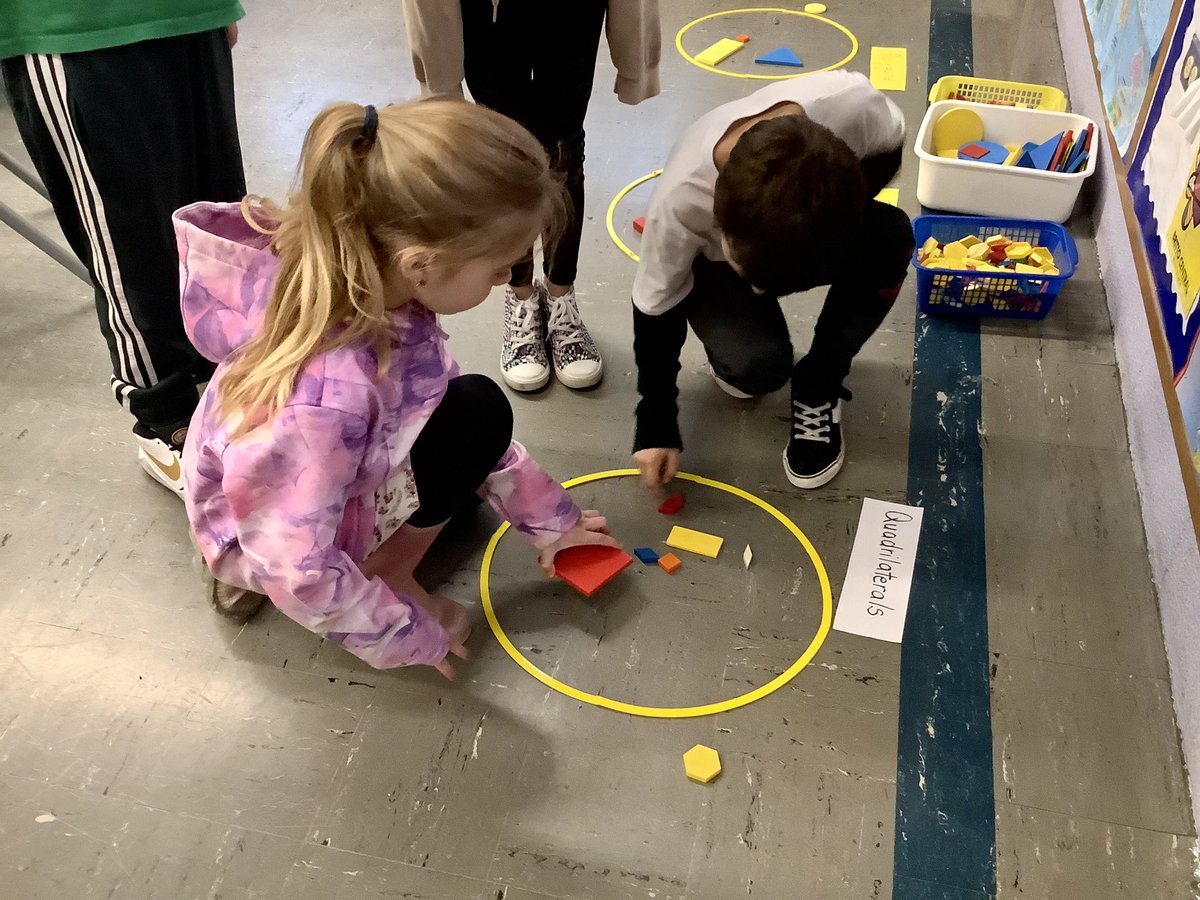 Which one doesn’t  belong?  We were busy finding the mistakes and sorting 2D shapes into correct families. ☑️👍