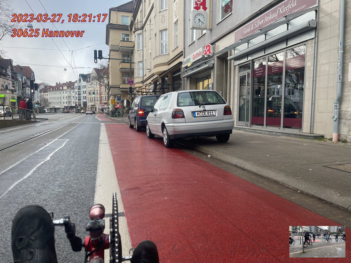 ICESonic6's tweet photo. Die alltägliche Gefährdung durch die #Autogewalt der #Autoabhängigen in @hannover @Polizei_H @OlafLies @adfc_h #KeinPlatzfürsAuto @heiseautos @bmdv @bkat_org #mdRzA @SFahrrad @t_gerstenberger mit einer #Protectline würde sich keine  Stehzeuge verirren @KidicalH @Wissing  1/7 https://t.co/1fXc3wHJ7E