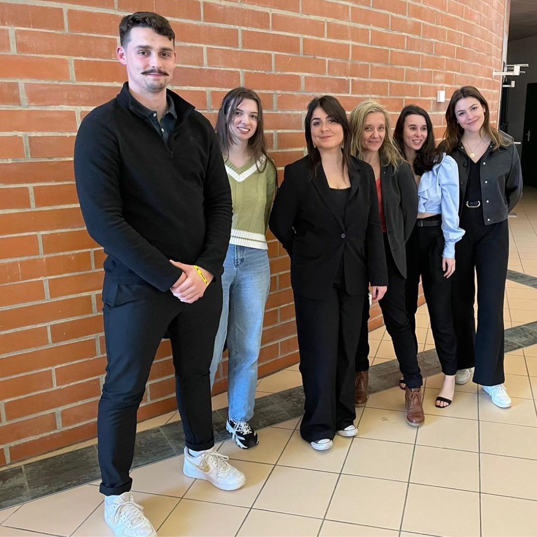 Merci 🙏 aux étudiant.e.s de <a href="/Univ_Toulouse/">Université de Toulouse</a> en Master 2 LEA international business &amp; communication qui m’ont aidée à booster la communication des Chercheur.e.s. Longue route à vous 🤗smartlink.ausha.co/podcast-les-ch…