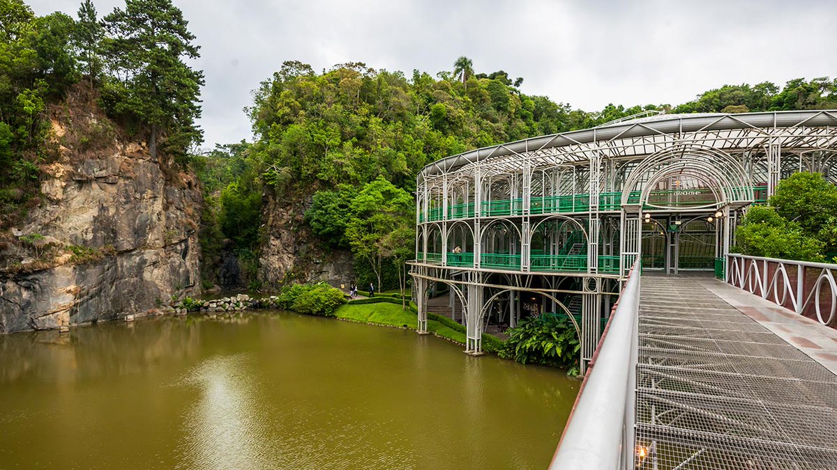 CapitaisBR's tweet photo. Curitiba / Paraná #CapitaisBRasileiras
#aniversariodecuritiba #parabenscuritiba #arquiteturabrasileira #operadearame #hojecuritiba #rotaparana https://t.co/mzDyzPNHuW