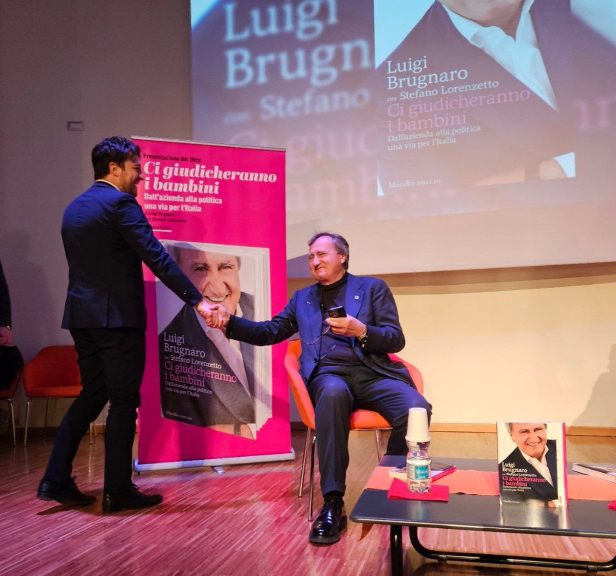 LuigiBrugnaro's tweet photo. Alla 36a Mostra del Libro di #Borgoricco invitato dal collega Alberto Stefani per presentare "Ci giudicheranno i bambini"

Il Veneto ha dimostrato che ce la possiamo fare e voglio raccontare la mia esperienza perché possa essere da esempio, a vantaggio di chi oggi ancora non vota https://t.co/cIybsBYkBi