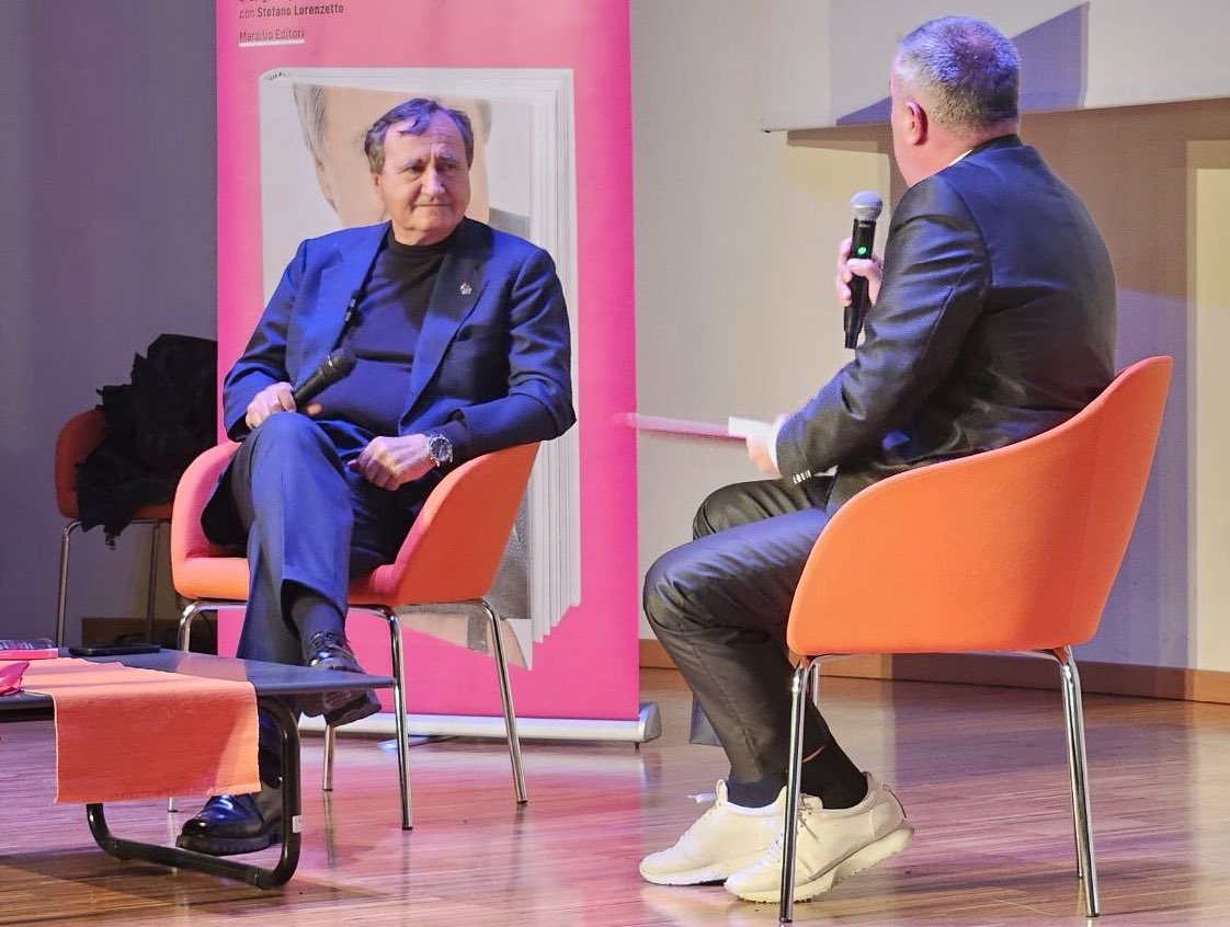 LuigiBrugnaro's tweet photo. Alla 36a Mostra del Libro di #Borgoricco invitato dal collega Alberto Stefani per presentare "Ci giudicheranno i bambini"

Il Veneto ha dimostrato che ce la possiamo fare e voglio raccontare la mia esperienza perché possa essere da esempio, a vantaggio di chi oggi ancora non vota https://t.co/cIybsBYkBi