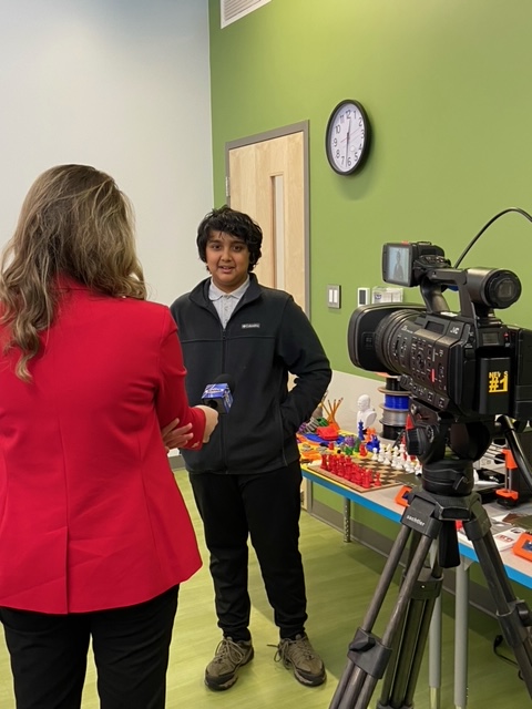 Lisa_RBV's tweet photo. STEM-tastic! 🤓⭐️👩🏾‍🔬 Check out our 6th grade students tonight on KNWA/Fox 24 News discussing #STEMeducation, the opportunities it offers students, and how STEM prepares students for the future! 

#learninnovatesupportachieve https://t.co/vZIixdadyG