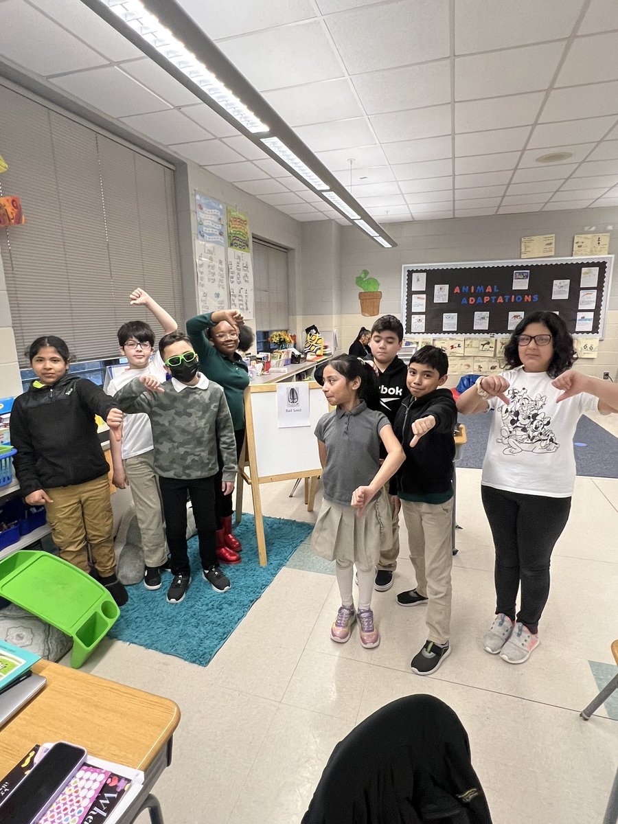 MsHochstaedter's tweet photo. Putting our responsible decision making to the test! Looking at different scenarios to decide if they are positive ✅or negative❌ choices! #WaveWellness @amyzambranoyoga @ntrainor29 https://t.co/Y675hVl4b4