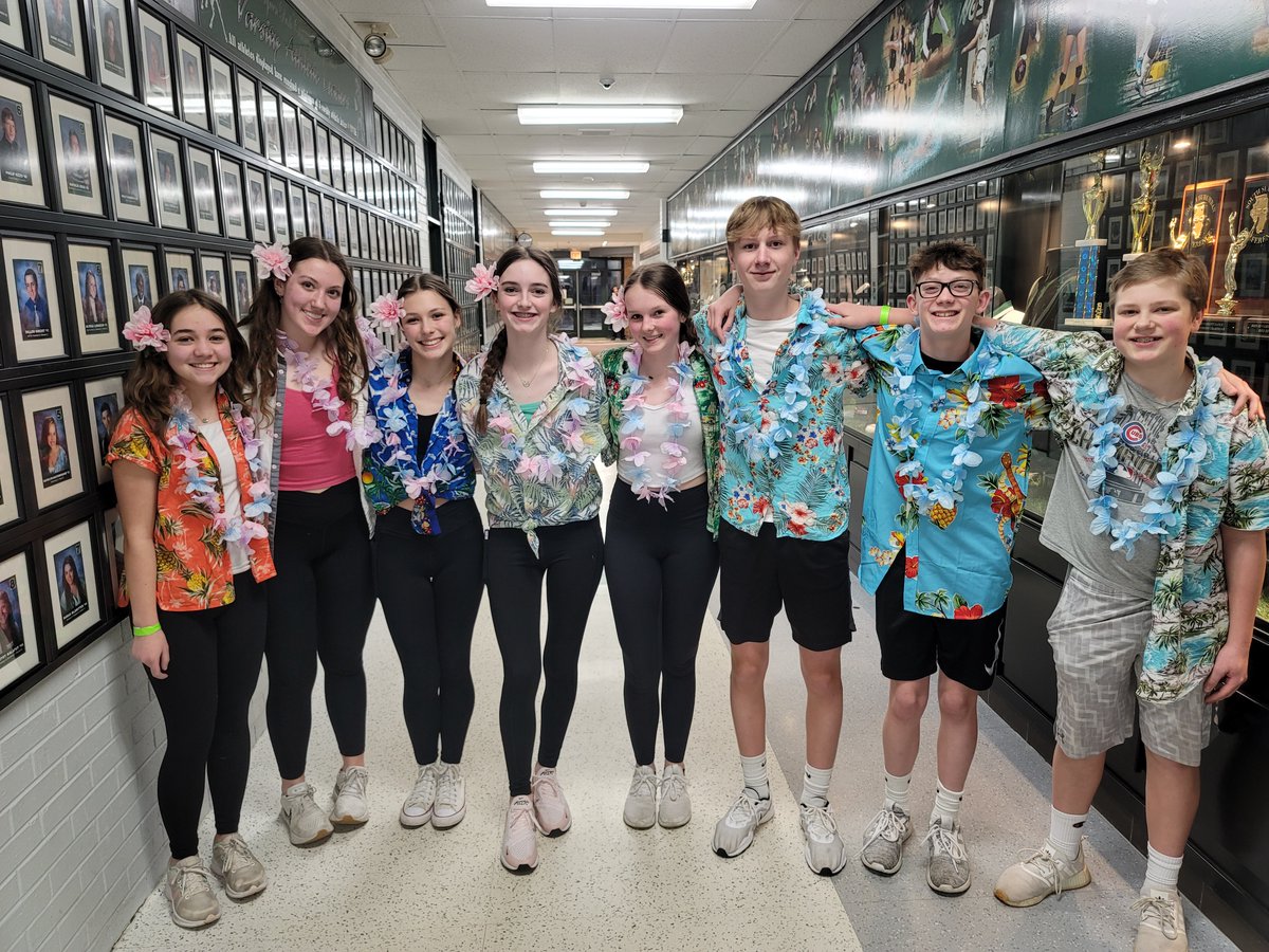Epchs231's tweet photo. More than 200 of our students had a lot of fun during the EPCHS Mustang Challenge Lock-in this past weekend!
Teams of students signed up to compete in games, challenges and contests to win prizes.
#funatep https://t.co/t5lvH8QLiM