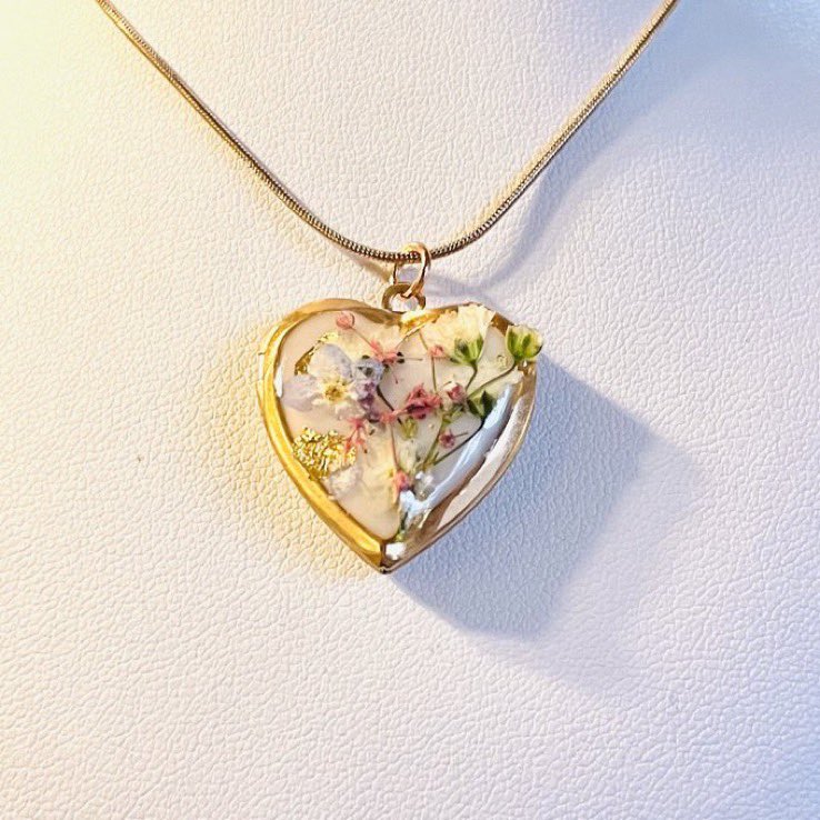300moods's tweet photo. flower-filled heart lockets https://t.co/173Jqj8xEn