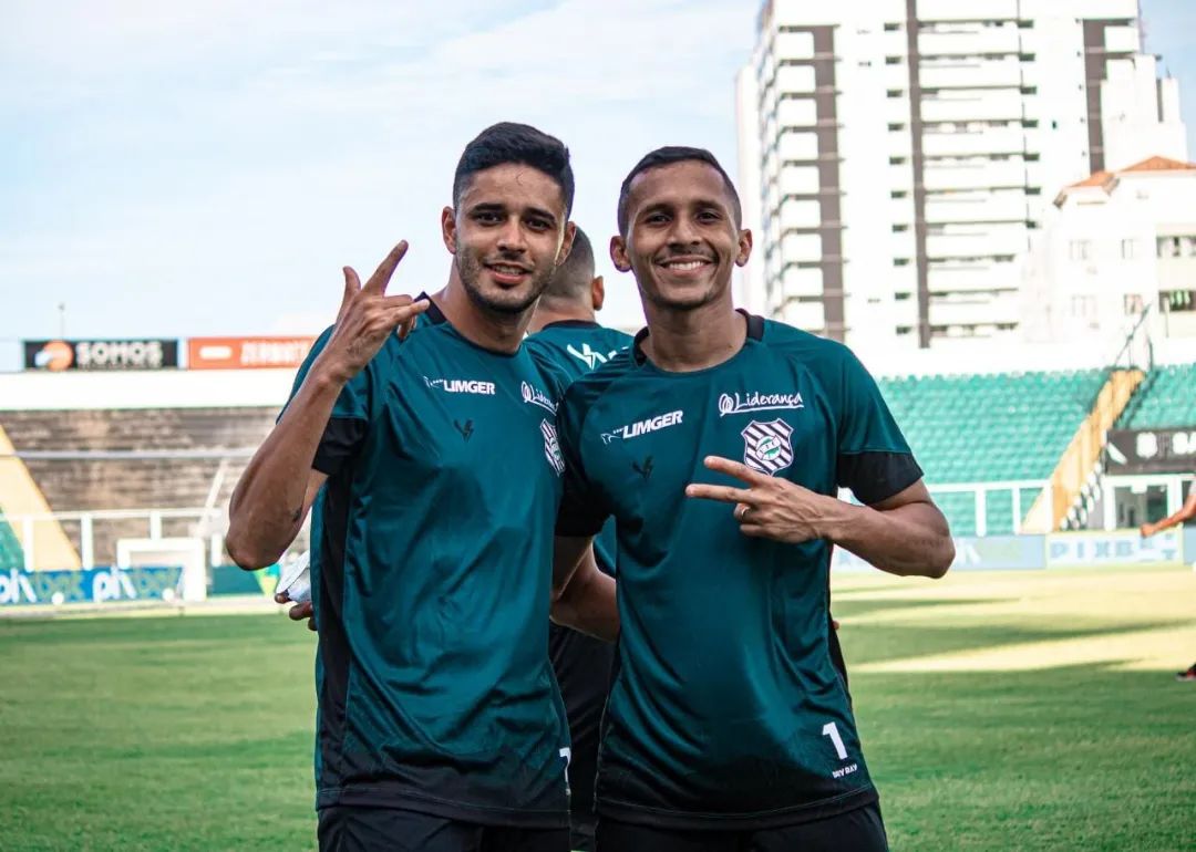polidorosite Nada oficial Léo Artur e Andrew foram sondados sim, mas a saída de ambos do Figueirense ainda não é oficial. O momento do clube é de elevada preocupação, há pendências financeiras, teve um desgaste na relação nos últimos meses, e a liberação deles não está descartada