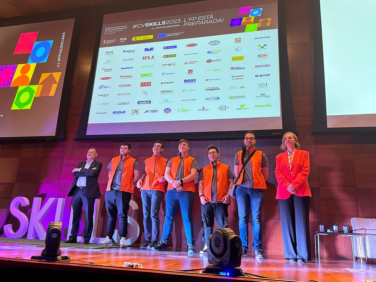 Cerimònia d'inauguració #CVSkills23 Competidors modalitat Administració de sistemes en Xarxa <a href="/IesBotet/">IES Rodrigo Botet</a> <a href="/CIP_FP_Batoi/">CIP FP Batoi</a> <a href="/ii_ies/">IES Jaume II el Just</a> <a href="/IesFSL/">IES Font de Sant Lluís</a>