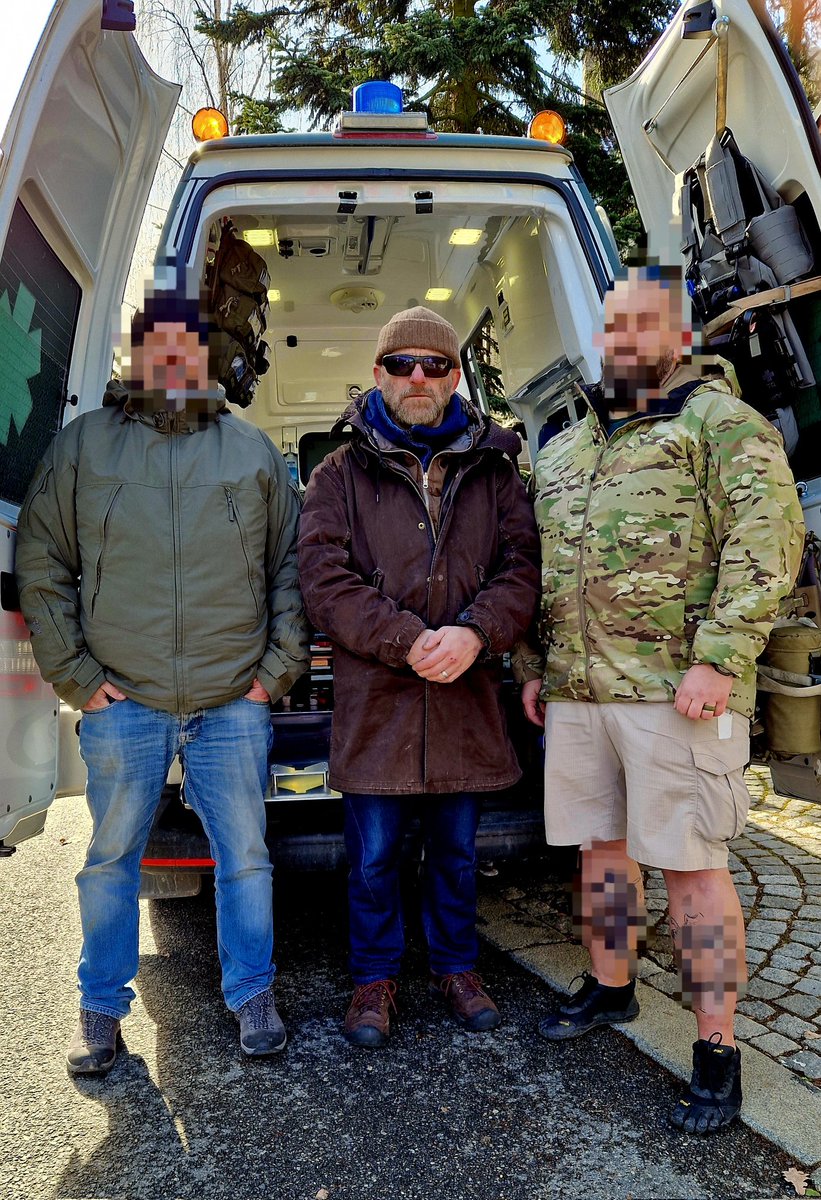 7 minut tvého života. Tak dlouho trvá video, ve kterém nás vyzpovídal náš kamarád Hynek Čermák před odjezdem na Ukrajinu. Vše k vybavení sanitky included. Za co největší šíření a retweet budu moc rád. Video zde - youtu.be/Cpc8bKKuzZM #SlavaUkaini #guerrillamedicine