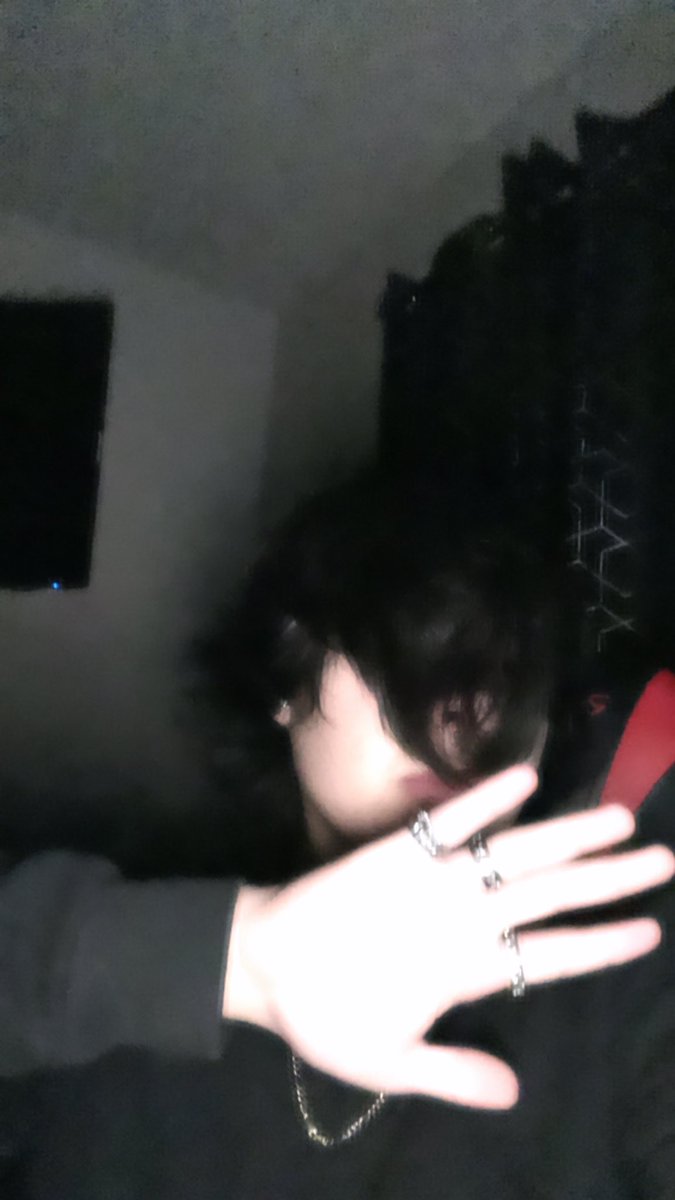 EsparzaDarien's tweet photo. I’m an emo boy look at me look please fall in love with me https://t.co/gLRUAJUJ4i