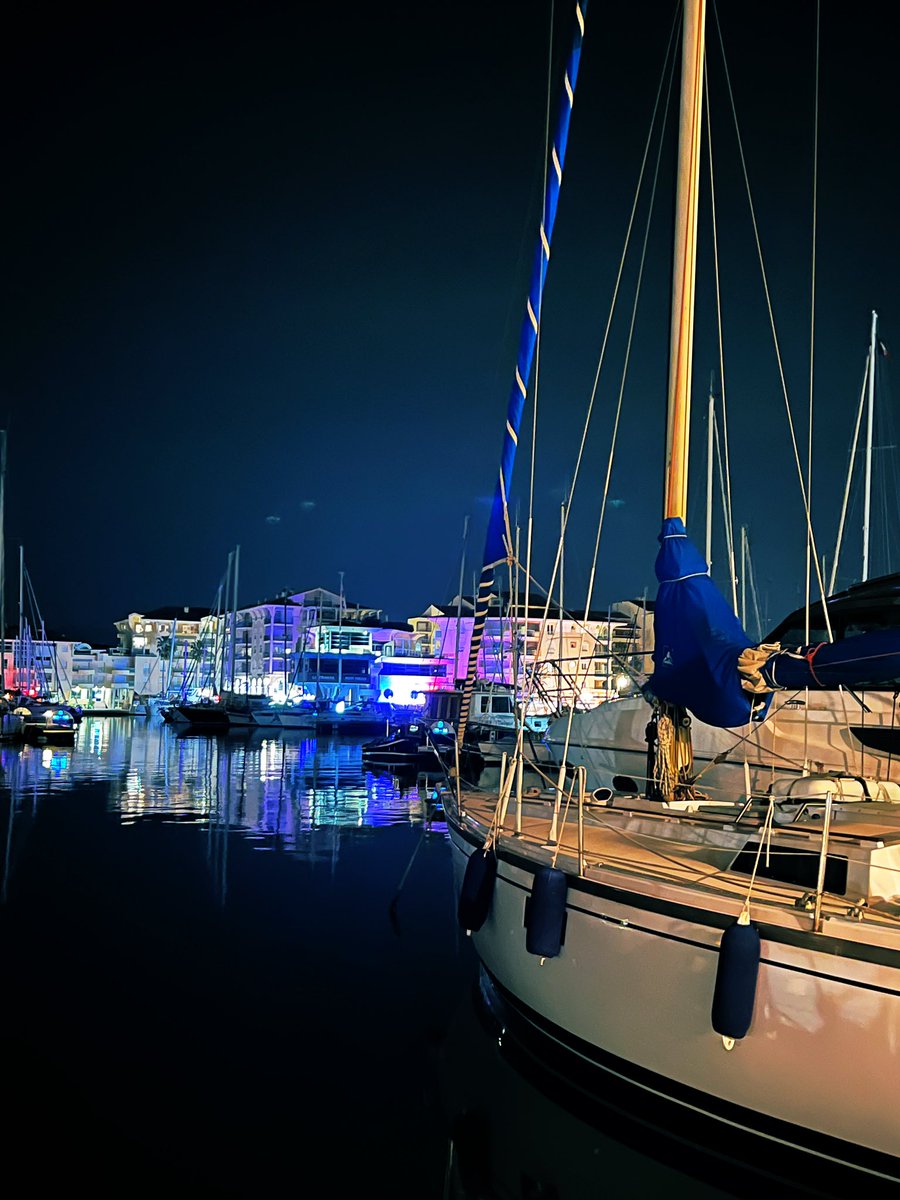 NathalieTORNEL's tweet photo. Bonsoir de #Fréjus✨
Couleurs de la nuit sur notre merveilleuse #CotedAzurFrance 🤗
@VilleDeFrejus @frejustourisme @VisitCotedazur #bynight #portfrejus #baladesympa #frenchriviera #douceurdusoir #spring #GoodVibes #respire #goodnight #colorsofmymind #eveningmood #MondayMotivation https://t.co/1KINDojHhO