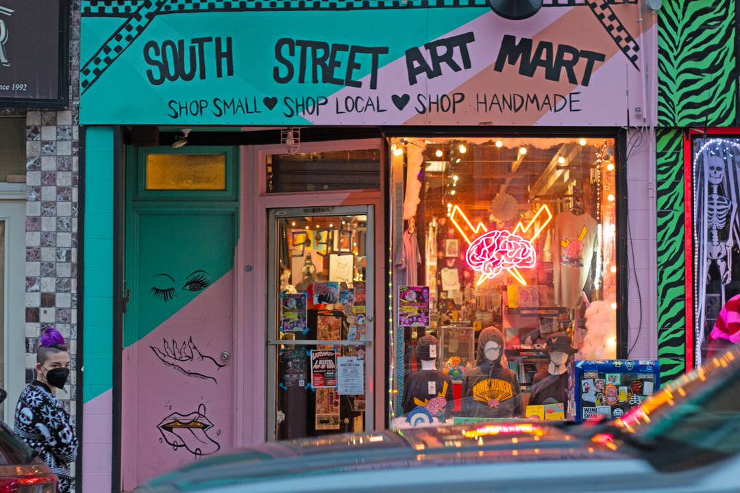 Bombardment333's tweet photo. We’ve been a lil laggy with the post lately so let us tell u what’s going on. Running a printshop and a brand is def more of a challenge then we thought but rest assured our next collection is on the way. Until then feel free to stop down @southstreetartmart and coop up. They https://t.co/Jce0SMeWJk