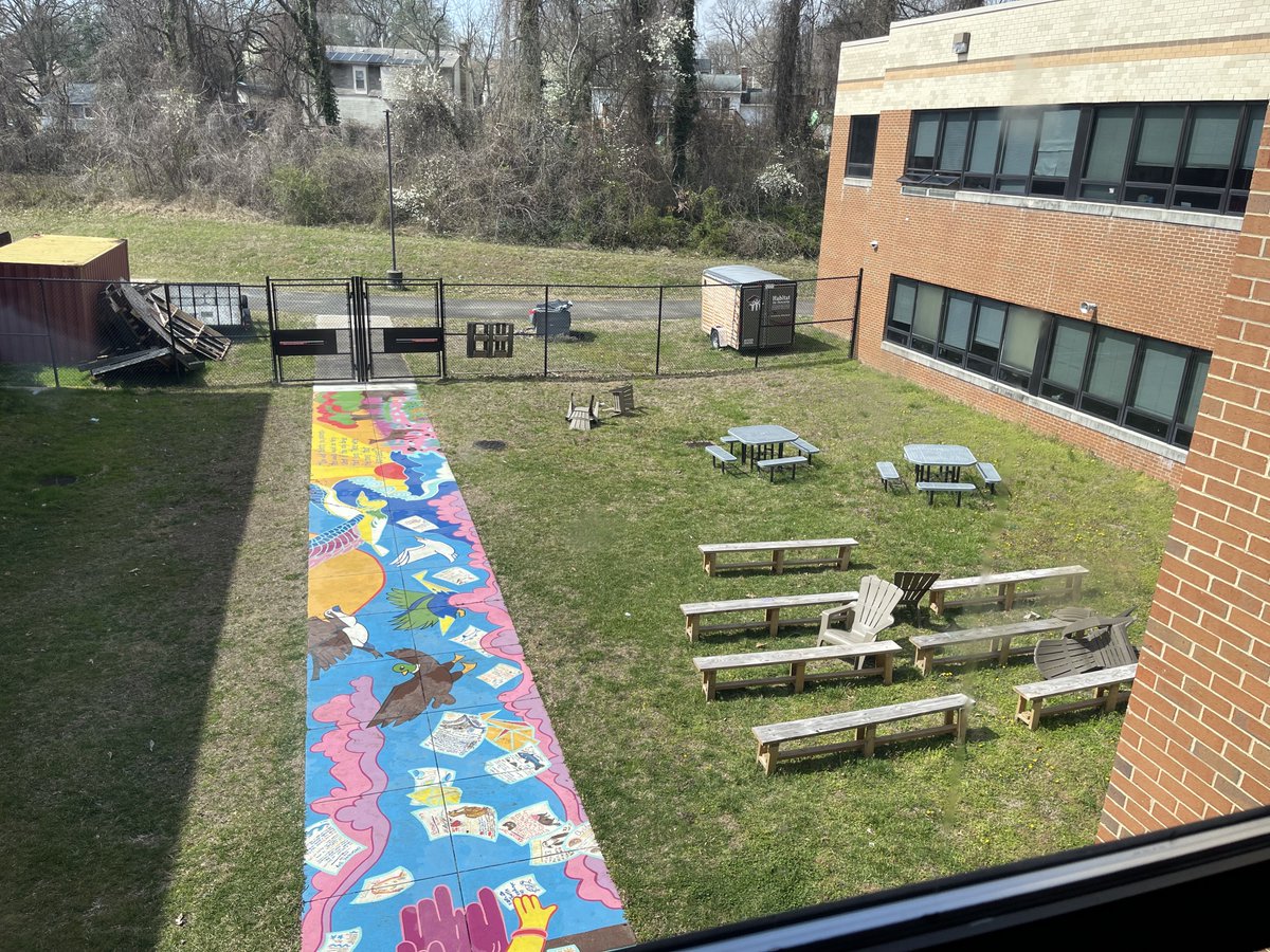 MdPublicSchools's tweet photo. After the meeting, Supt Choudhury traveled to @BHSAACPS, an Environmental Literacy focused high school. By teaching through an environmental lens, @BHSAACPS  is able to work with school and community partners to bring unique learning experiences to all students. 2/5 https://t.co/TLCFAQsb3m