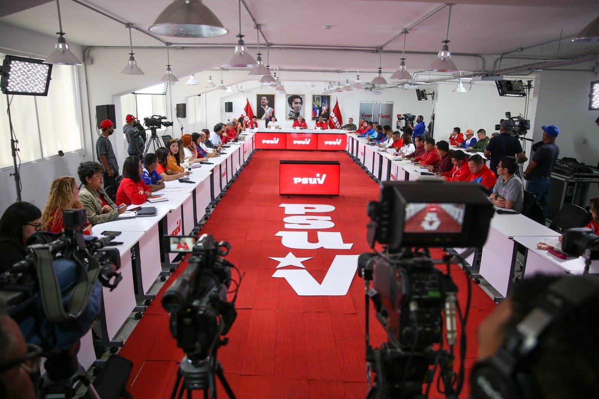 Con la moral en alto asumimos esta batalla contra la vieja forma de hacer política. El <a href="/PartidoPSUV/">PSUV</a> nació para acompañar al pueblo en sus luchas y para guiar las grandes transformaciones del país. Ante cualquier circunstancia la tarea de la militancia es Organizar, Unir y Sumar.