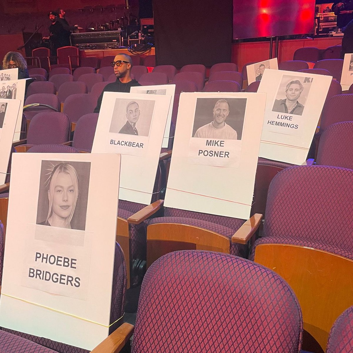 accessbear's tweet image. 🚨| Apparently @iamblackbear and @mikeposner will be at #iHeartAwards tonight.