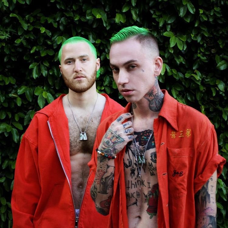 accessbear's tweet image. 🚨| Apparently @iamblackbear and @mikeposner will be at #iHeartAwards tonight.