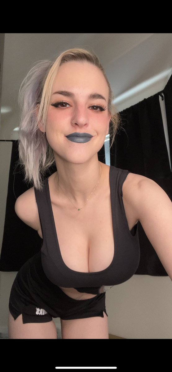 🤍SARAWRcosplay🤍 on Twitter: "Left or right? 🧡🖤"