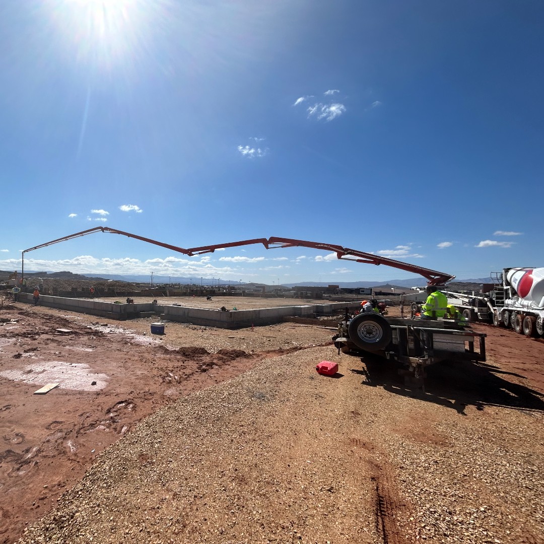 BuildMajesticUT's tweet photo. Reeeeeeeeeeeeeeeach for it! The last wall of footing is poured on out #BoulderRidge project. View all our projects on our Facebook page and at https://t.co/GoMNarfIhC. Like and follow us for the more current info and pics. #BuildmajesticUT https://t.co/6Ardn8umjh