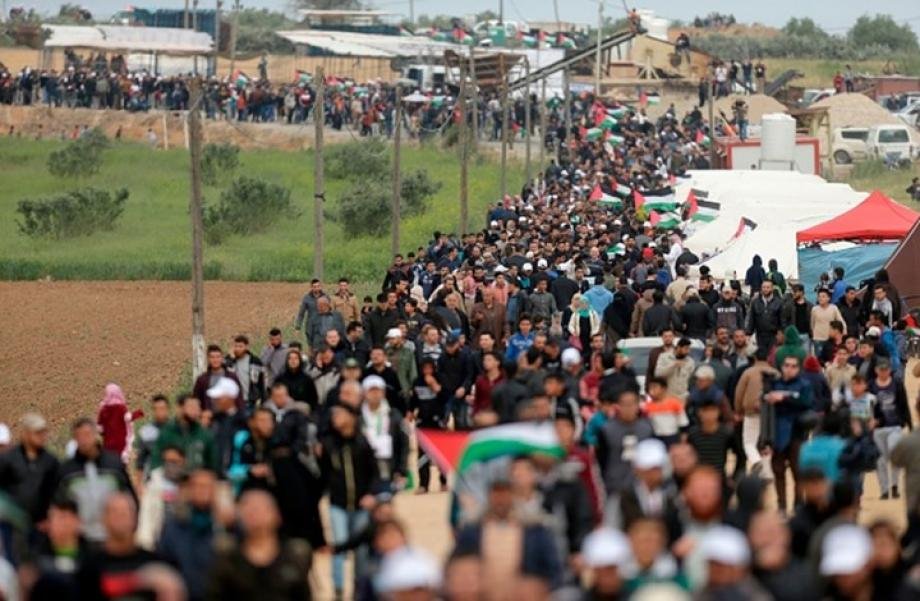 muhammadshehad2's tweet photo. While the world's very impressed with #Israeli protests, I recall this massive protest in 2018-19 where unarmed young Palestinians marched to the fence bare-chested every Friday to demand their right to life!

IDF killed ~200 &amp; wounded ~30,000.
No street in Gaza without amputees! https://t.co/ULUIXeUq2T