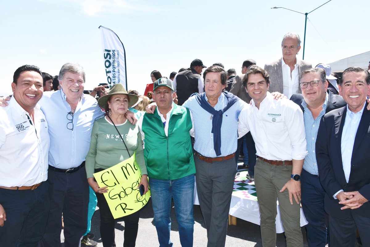 sedecoslp's tweet photo. El día de hoy se llevó a cabo la inauguración de la ampliación del camino al aeropuerto, en donde el Secretario de Desarrollo Económico @jc_valladares  y los integrantes del Consejo Consultivo Potosí, acompañaron al Gobernador del Estado, @RGC_Mx a la entrega de esta importante.. https://t.co/B8KEIxX0Mw