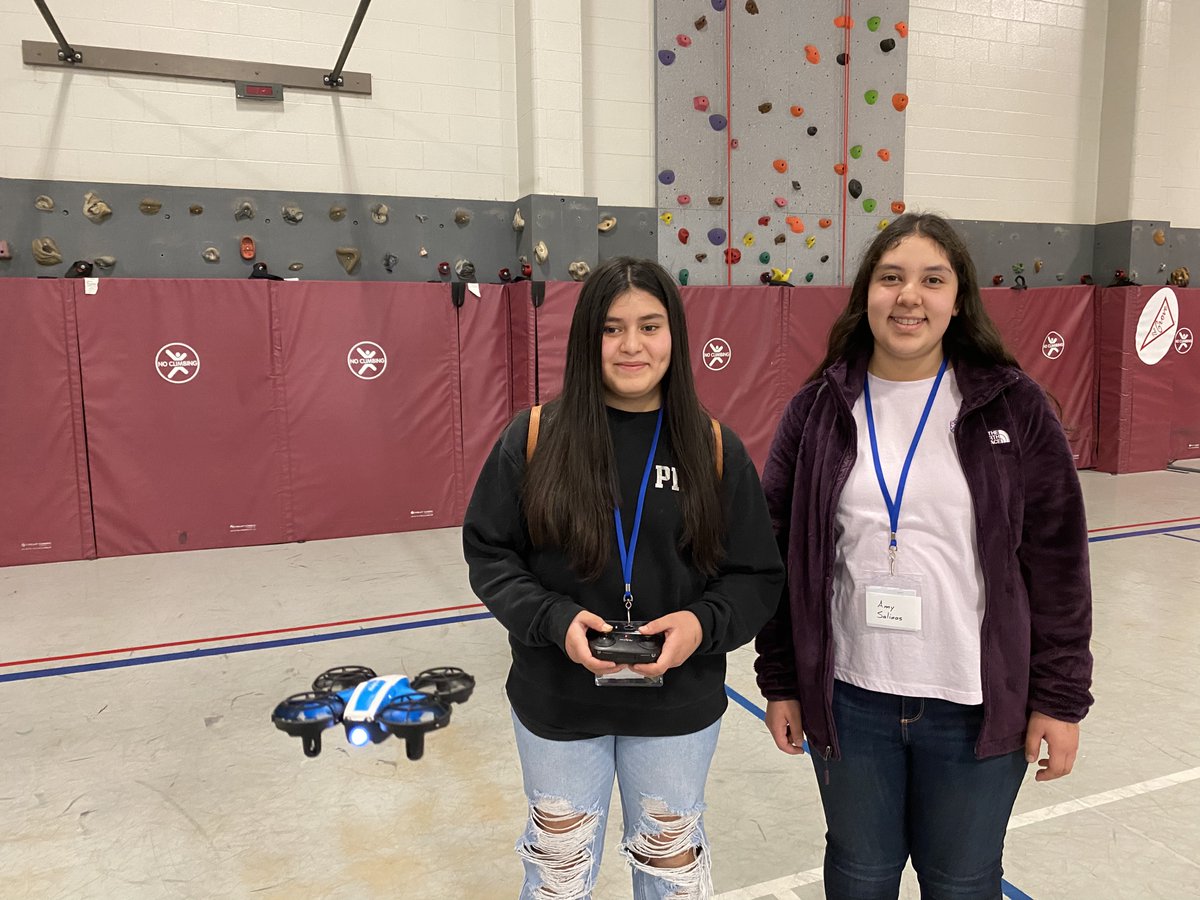 RogersSchools's tweet photo. Spring Break was an awesome chance for some students to go to our RPS Career Camp to launch their futures! Sessions ranged from learning about drones to culinary crafts and construction with a sprinkling of fun field trips to spice up the week. #RPSshines https://t.co/BU7gtpG4fi