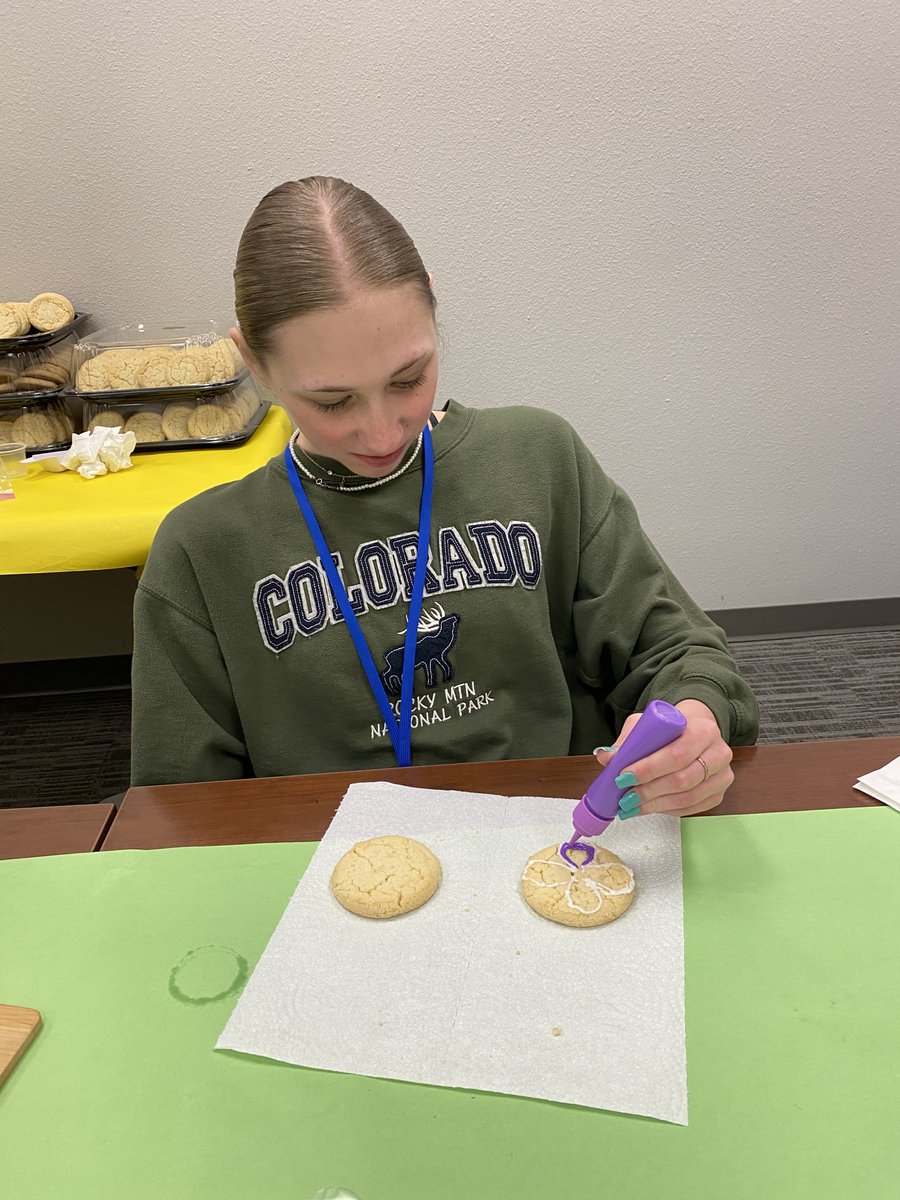 RogersSchools's tweet photo. Spring Break was an awesome chance for some students to go to our RPS Career Camp to launch their futures! Sessions ranged from learning about drones to culinary crafts and construction with a sprinkling of fun field trips to spice up the week. #RPSshines https://t.co/BU7gtpG4fi