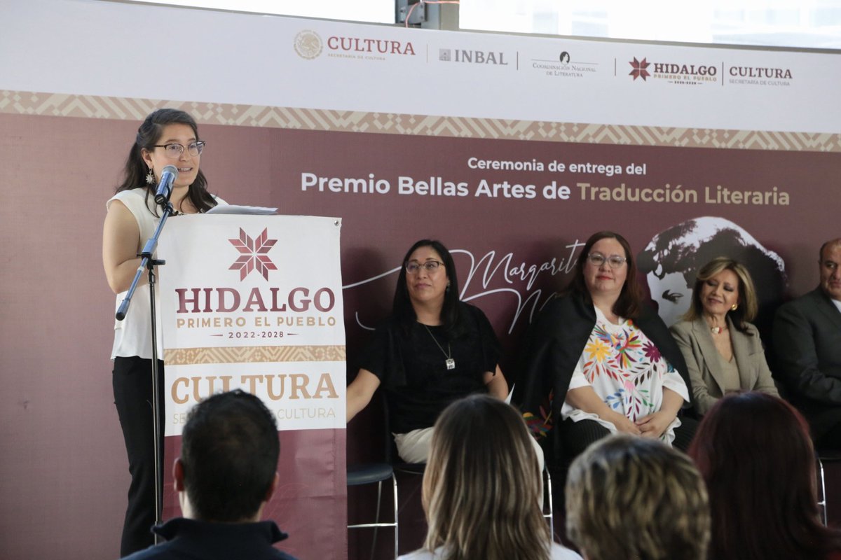 Es un honor para mí poder atestiguar, en un evento histórico, la recuperación del Premio Bellas Artes de Traducción Literaria Margarita Michelena 2022 y que hoy se esté entregando en la hermosa @BCEHGaribay. ☺️📚✨