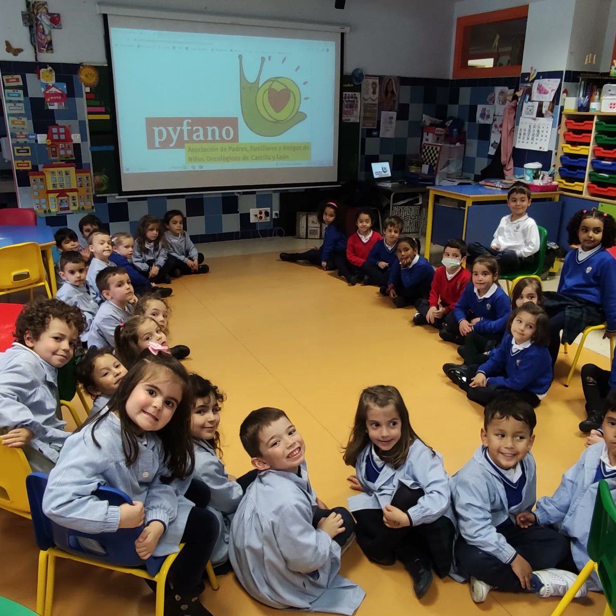 SanEstanislao's tweet photo. Los niños de 4 y 5 años recibimos la visita de @PYFANO nos enseñan qué el cáncer no es una enfermedad cualquiera, aunque lenta como los caracoles, muchas personas se curan y con nuestra ayuda y cariño les ayudamos en el proceso.
#pyfano #niñosconcáncerCyL #genteesperanzada #sek https://t.co/nnRWLP8Rm6