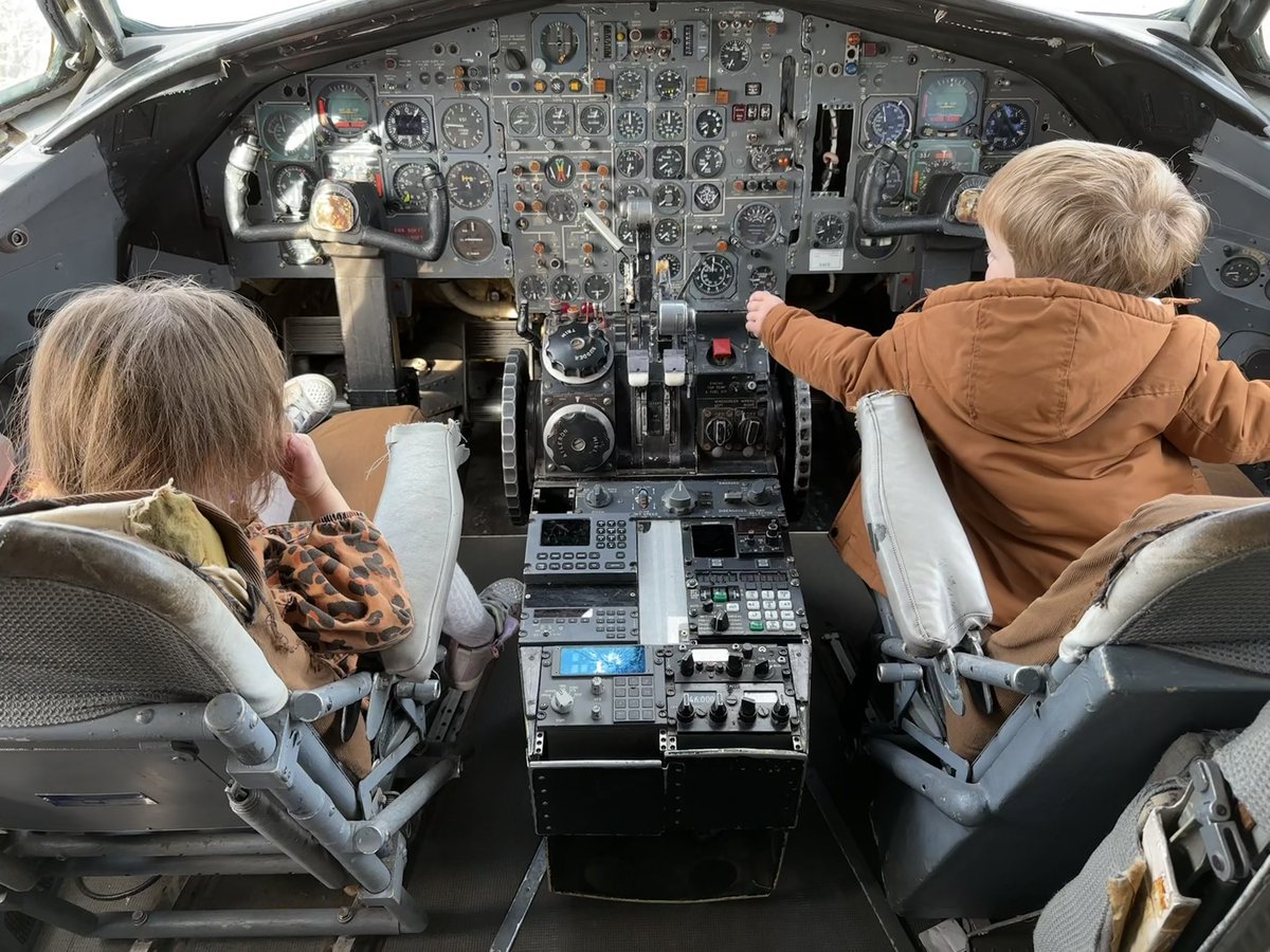 RichardBaker15's tweet photo. The crew look younger than ever⦠#avgeek #bac111 #aviation #planegeeks https://t.co/3WgcoK4Sxp