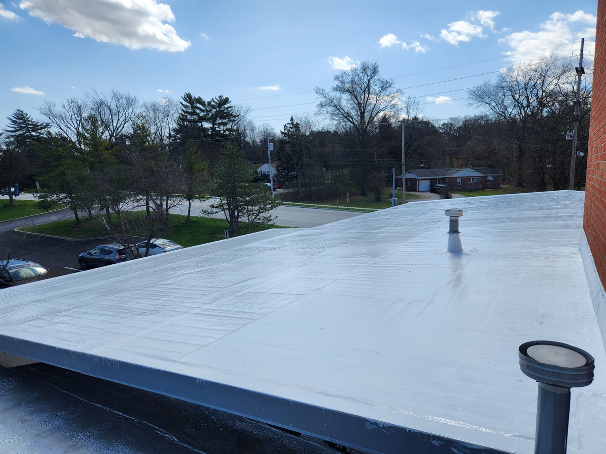 RnAContracting's tweet photo. With all the rain days last week, we ended up working the weekend and completed this roof yesterday! 
#RnAContracting #WePutTheProofInWaterproof 
#CommercialRoofingCompany
#CommercialRoofingContractor 
#MetalRoofRepair #MetalRoofRestoration
#STL #STLSmallBusiness #SPFRoofers https://t.co/9embPggYrd