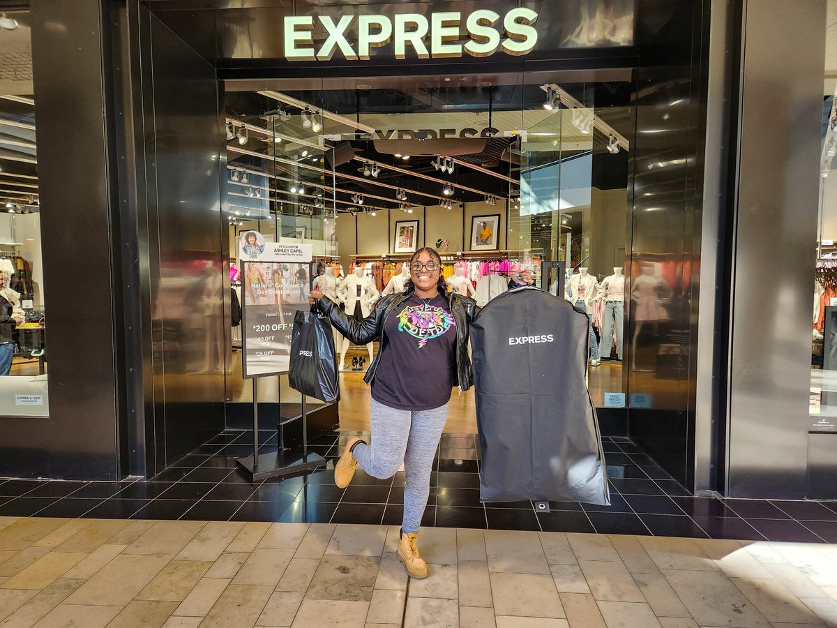 BBBSPgh's tweet photo. Sameerah and Kilee had the best time shopping at the Express store in Ross Park Mall for a special Dream Big Project x Big Brothers Big Sisters shopping experience!

#EXPRESStogether #BiggerTogether #GiftedProducts https://t.co/cGvzZKh27j