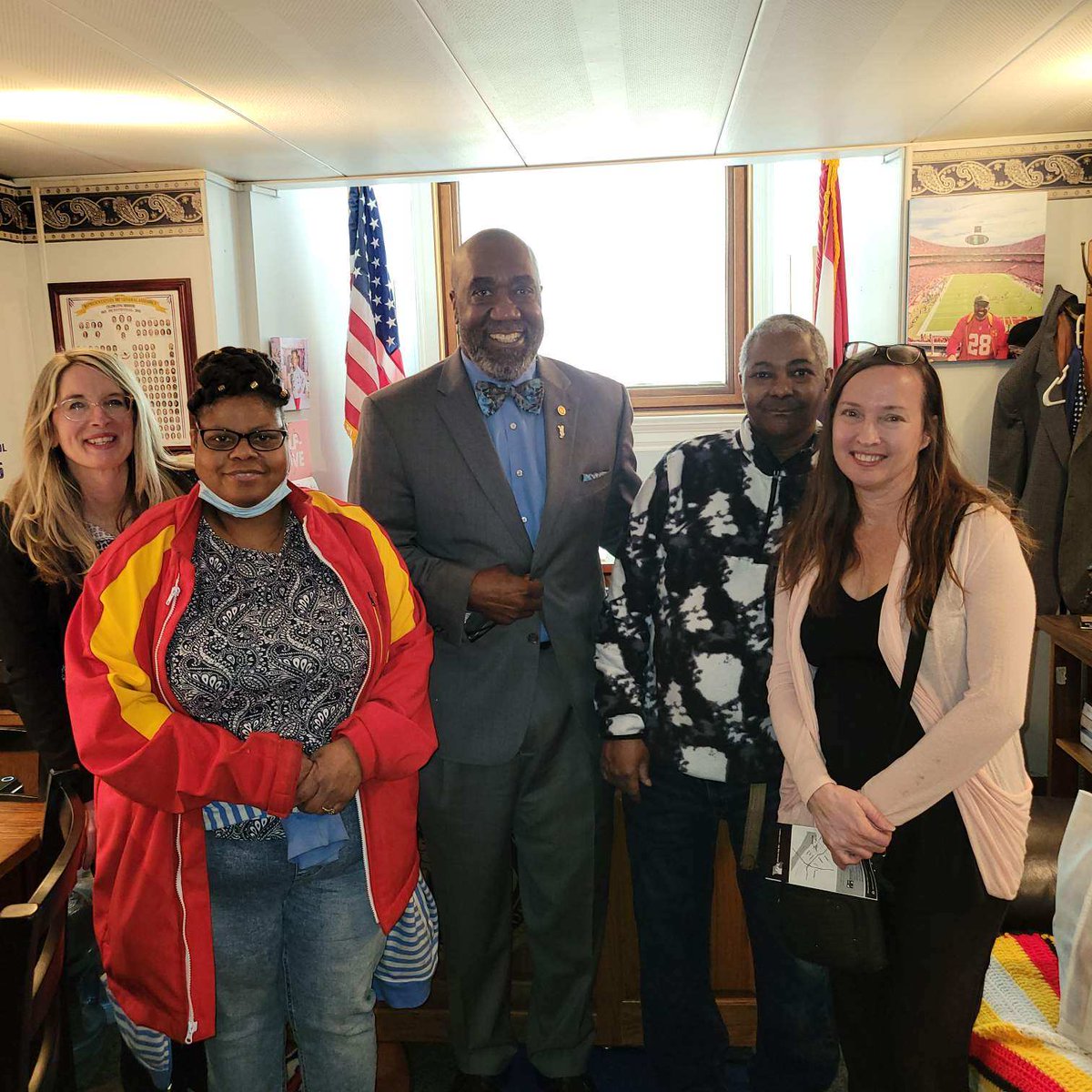 eitasjacksonco's tweet image. We had a great time sitting down for coffee with Rep. Jerome Barnes (@RepBarn28) and Neal Wade on Friday to discuss developmental disability services. Neal, one of Jerome's constituents, is the Treasurer of the local People First Chapter, and is a person we support.