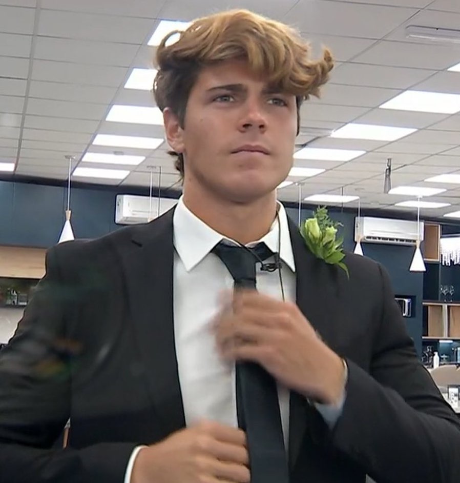 LorenaPDM's tweet photo. Marcos le empezó a decir "Primo" a sus compañeros en señal de cariño.

MARCOS AL 9009

#GranHermano #GH2022 https://t.co/FfjbPYLGdz