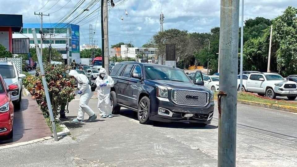 gvnnyf's tweet photo. 🚨#UltimaHora #BreakingNews
📍Cancun, Quintana Roo, Mexico

Balean camioneta donde viajaba Natanael Cano, despues de una altercacion en un antro por la madrugada este fin de semana, Sabado 25 de Marzo. 

#Mexico #Cartel #Cartels #drugwars #cartelwars #cancun #natanaelcano https://t.co/SFFNXFtlb0