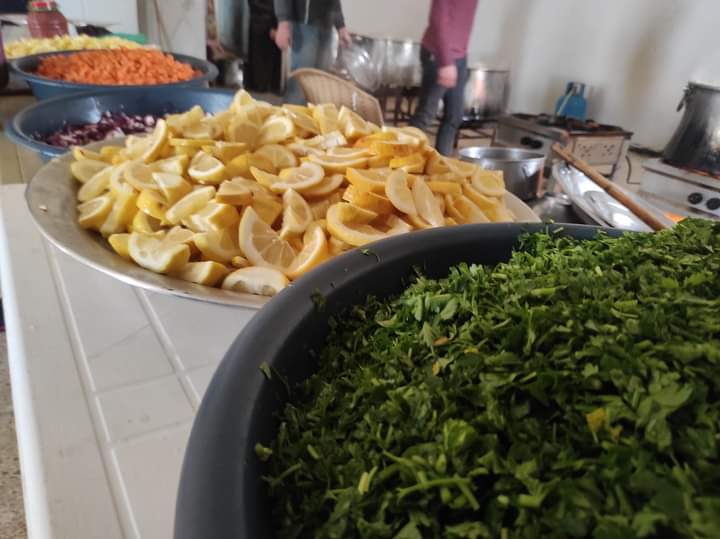 AhmadAlhameela's tweet photo. In the northern countryside of #Raqqa, which is under the control of the #Syrian opposition, where there is no real or effective presence of humanitarian organizations. During the past years, several people have been able to support thousands of the poor https://t.co/HuewtfsjFj