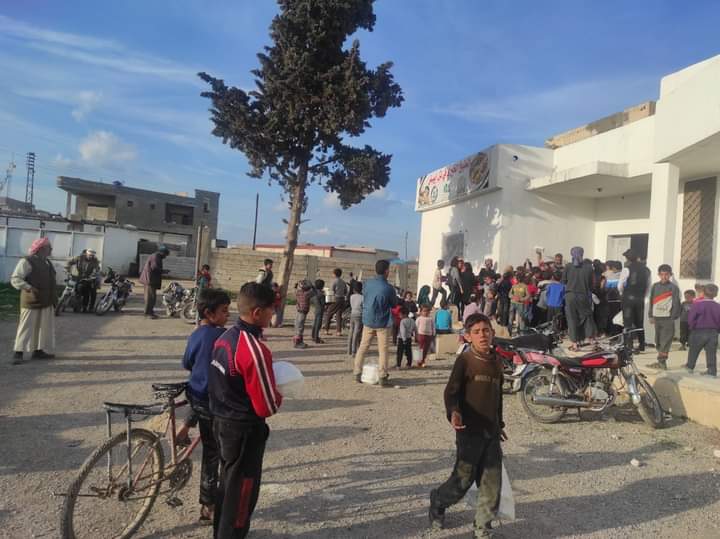 AhmadAlhameela's tweet photo. In the northern countryside of #Raqqa, which is under the control of the #Syrian opposition, where there is no real or effective presence of humanitarian organizations. During the past years, several people have been able to support thousands of the poor https://t.co/HuewtfsjFj