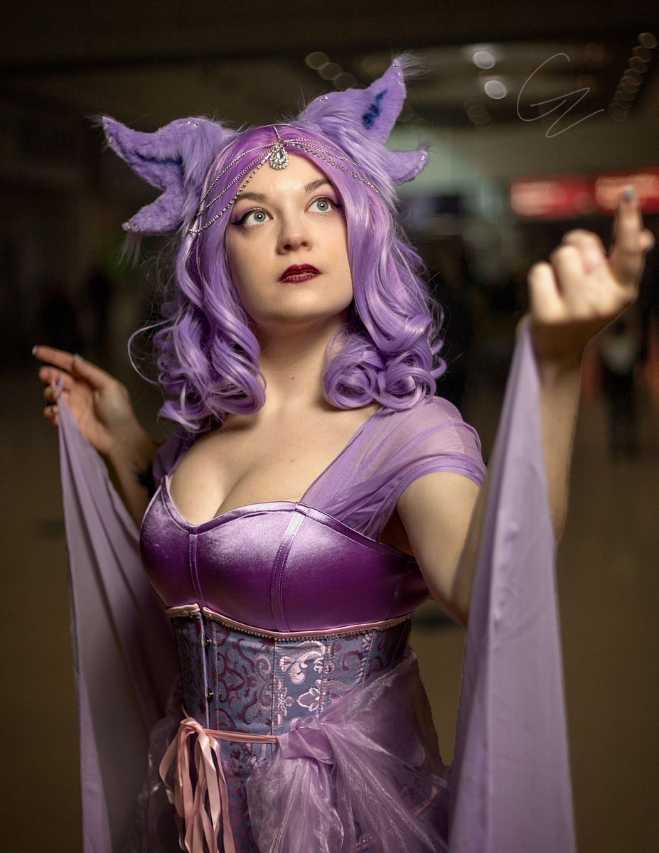 So sorry I ended stream early, unfortunately I had done something to my back xD 

But to make up for it, please look at this gorgeous shot from <a href="/granettalia/">Granettalia</a> of my Espeon! 

Ears by kitsus_creations (insta!