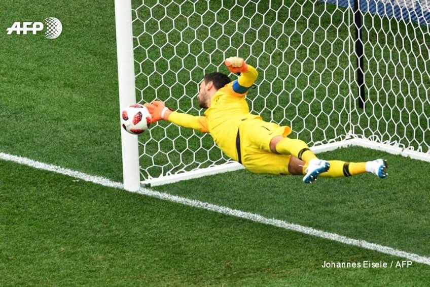 sixela2710's tweet photo. On adore Mike ici, mais faut respectez Hugo, sans lui on gagne pas cette coupe du monde https://t.co/pcJZPDpvyW