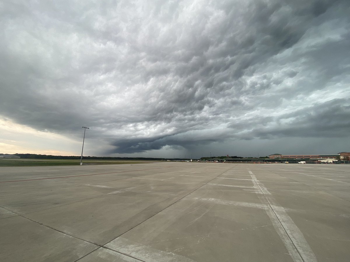 tylerjohnson_94's tweet photo. Storms moving into Savannah Ga earlier. @spann https://t.co/exoYThATAV
