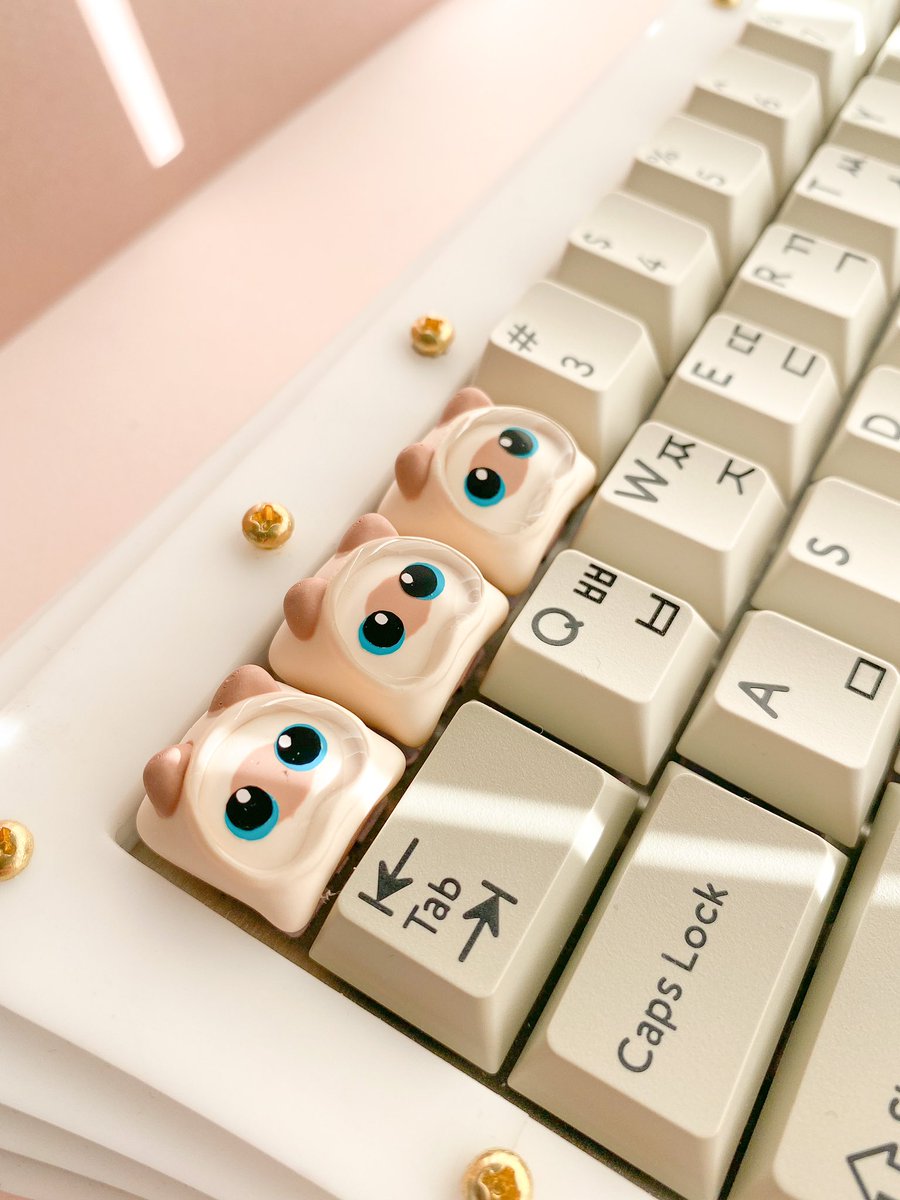 moonecraft_'s tweet photo. Tsuki - Neboko raffle sale will be live 29. March 9:00pm CET 🐈

#neko #artisankeycap #keycaps #keycap #catkeycap #resinart #kawaii #handmade #resincraft #kawaiiart #keeb #cats #gamer #kawaiigamer https://t.co/MPoF9BRXgQ